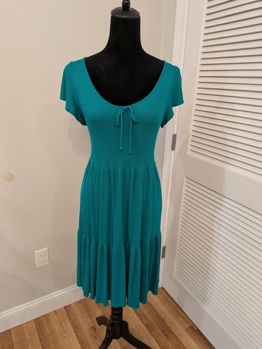 Teal Scoop Neck Tie-Front Midi Dress Size L Green Color